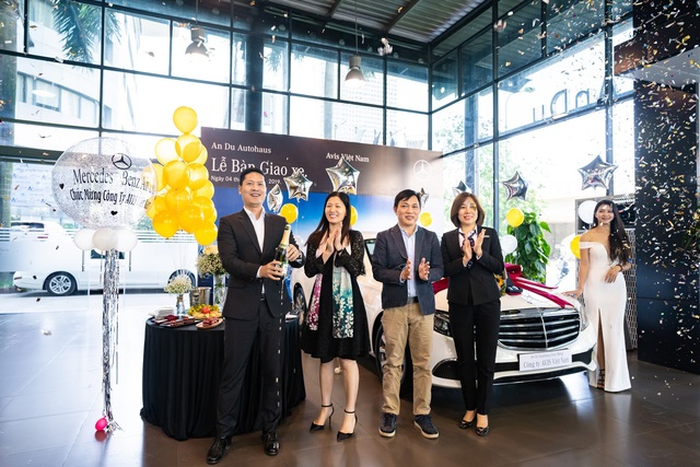 Mercedes-Benz An Du bàn giao 5 xe Mercedes-Benz cho đối tác Avis Việt Nam. - Ảnh 1.