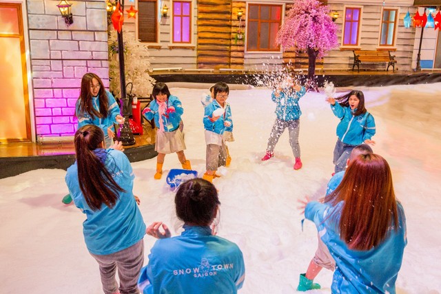 Đừng bỏ lỡ “Lễ hội dân gian cho bé” trên tuyết độc đáo tại Snow Town Sài Gòn dịp Giỗ Tổ - Ảnh 7. Đừng bỏ lỡ “Lễ hội dân gian cho bé” trên tuyết độc đáo tại Snow Town Sài Gòn dịp Giỗ Tổ - Ảnh 7.