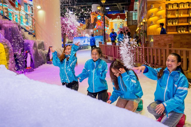 Đừng bỏ lỡ “Lễ hội dân gian cho bé” trên tuyết độc đáo tại Snow Town Sài Gòn dịp Giỗ Tổ - Ảnh 8. Đừng bỏ lỡ “Lễ hội dân gian cho bé” trên tuyết độc đáo tại Snow Town Sài Gòn dịp Giỗ Tổ - Ảnh 8.
