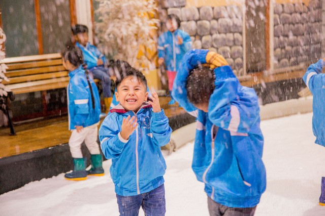 Đừng bỏ lỡ “Lễ hội dân gian cho bé” trên tuyết độc đáo tại Snow Town Sài Gòn dịp Giỗ Tổ - Ảnh 9. Đừng bỏ lỡ “Lễ hội dân gian cho bé” trên tuyết độc đáo tại Snow Town Sài Gòn dịp Giỗ Tổ - Ảnh 9.