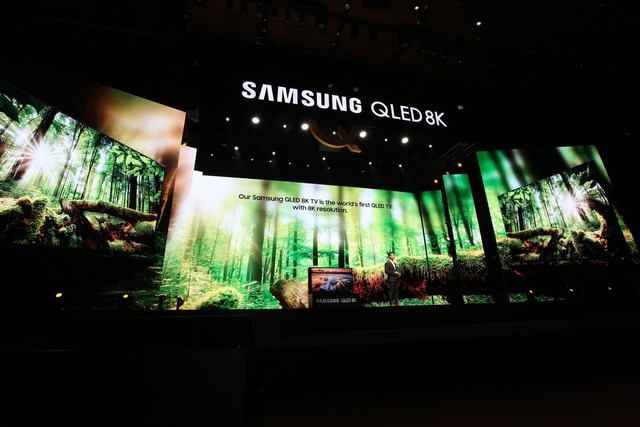 Samsung ra mắt TV QLED 8K đầu tiên trên thế giới ngay tại Việt Nam với đêm đại nhạc hội hoành tráng - Ảnh 1.