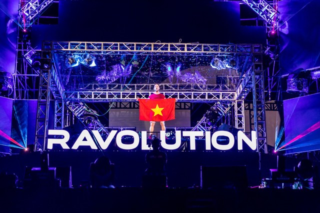DJ Minh Trí, Huy DX cùng 4 phù thủy EDM hàng đầu thế giới “quẩy tung” đại hội âm nhạc tại Sài Gòn - Ảnh 3.