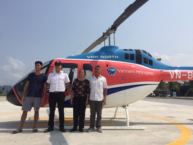 Bất ngờ với những du khách đầu tiên của Halong Heli Tours - Ảnh 2.