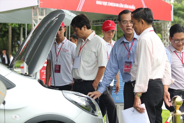 VinFast bàn giao hàng trăm xe Fadil, lập kỷ lục tại Việt Nam - Ảnh 7.