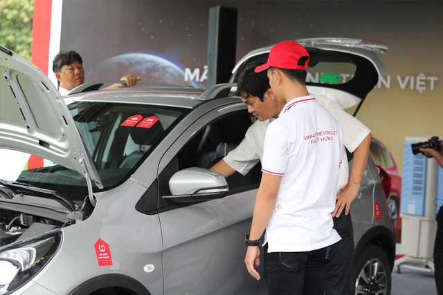 VinFast bàn giao hàng trăm xe Fadil, lập kỷ lục tại Việt Nam - Ảnh 8.