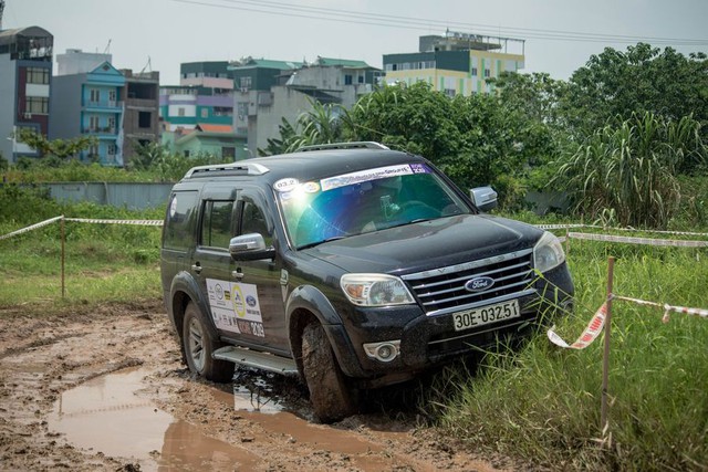 Ấn tượng buổi Off-road đầu tiên của CLB Ford Everest Team + tại Hà Nội - Ảnh 2.