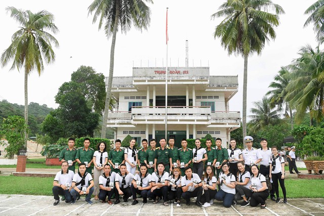 Hoa hậu Tiểu Vy: “Tự hào cùng Hành trình từ trái tim đến vùng biển đảo xa xôi nhất”  - Ảnh 2.