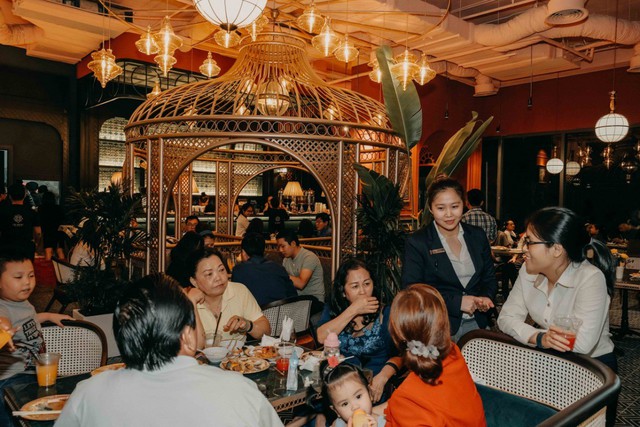 1000 người khám phá ẩm thực Á Âu miễn phí tại không gian sang trọng giữa Sài Gòn - Ảnh 1. 1000 người khám phá ẩm thực Á Âu miễn phí tại không gian sang trọng giữa Sài Gòn - Ảnh 1.