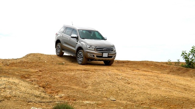 Đánh giá Ford Everest: SUV 7 chỗ đích thực - Ảnh 3.