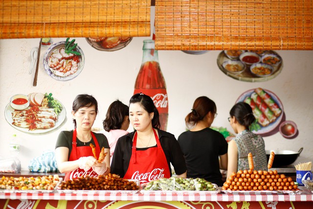 4 yếu tố giúp Coca-Cola thành công trên thị trường Việt - Ảnh 7.