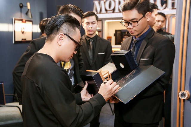 Đạo diễn Victor Vũ, doanh nhân Dương Quốc Nam cùng NTK Công Trí mừng ra mắt “Tuyệt tác giấu kín” - Ảnh 2.