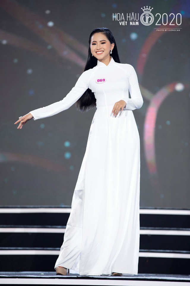 Quyến rũ trong từng đường nét, người đẹp hàng không đi tiếp vào Chung kết Hoa hậu Việt Nam 2020 - Ảnh 4.