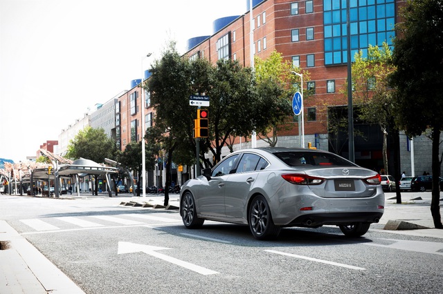 Mazda6 giảm 50 triệu đồng trong tháng 10 - Ảnh 1.