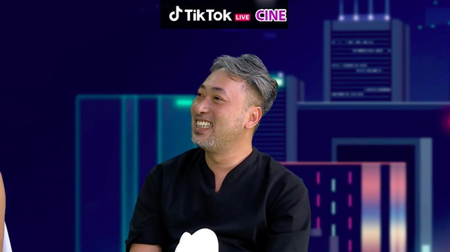 Đạo diễn, diễn viên Tiệc Trăng Máu chơi thử thách cực “lầy lội” trên livestream của TikTok - Ảnh 3.