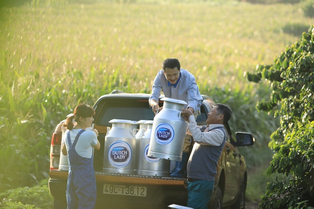 Theo chân nhiếp ảnh gia nổi tiếng: Bất ngờ trước nỗ lực sản xuất dòng sữa chuẩn Hà Lan của nhiều thế hệ nông dân Việt - Ảnh 6.