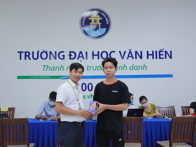 Trường đại học cho sinh viên học trải nghiệm ngành nghề tại doanh nghiệp ngay từ năm nhất - Ảnh 4.