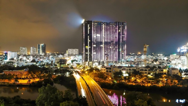 Chi gần 70 tỷ đồng lắp đèn led, tòa tháp sắp bàn giao trở thành dự án nổi bật khu Nam Sài Gòn - Ảnh 1.