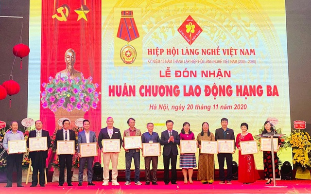 Doanh nhân 9x Nguyễn Ngọc Cường nhận bằng khen từ Bộ Công Thương - Ảnh 1.