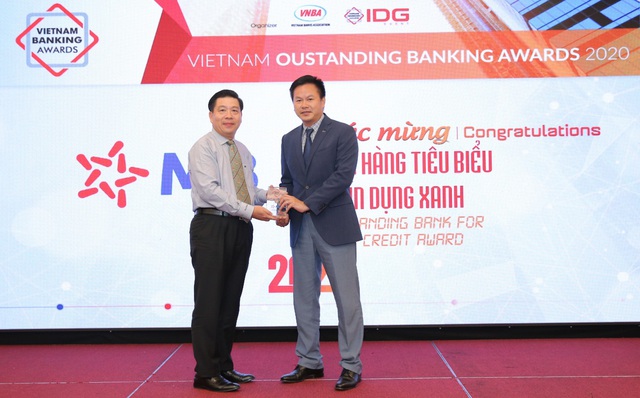 MB được vinh danh ngân hàng tiêu biểu về tín dụng xanh và Ngân hàng đồng hành cùng doanh nghiệp SME - Ảnh 1.