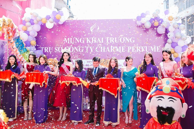 Top Hoa hậu Việt Nam 2020 đến chúc mừng nước hoa Charme khai trương trụ sở công ty tại TP.HCM - Ảnh 8.