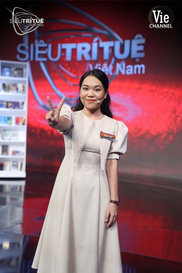 Xác lập kỷ lục thế giới ngay trên sân khấu Siêu Trí Tuệ Việt Nam, nữ bác sĩ 24 tuổi làm rạng danh Trí Tuệ Việt 3 Miền - Ảnh 1.
