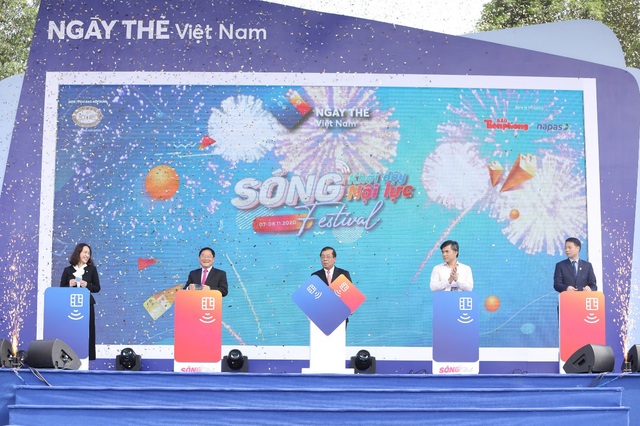 Điểm danh các “ông lớn” ngân hàng góp mặt Sóng Festival - Ảnh 1.