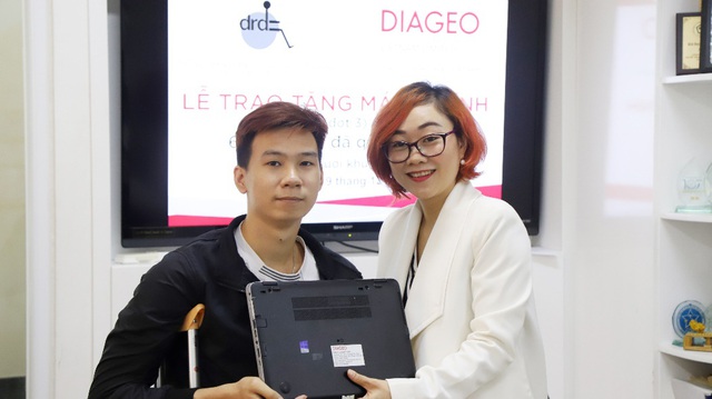 Diageo trao máy tính cũ, tặng tương lai mới cho người khuyết tật - Ảnh 2.