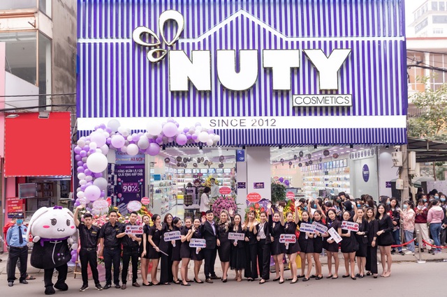 Á hậu Huyền My rạng rỡ đến dự sự kiện khai trương Nuty Cosmetics chi nhánh 9 tại Hà Nội - Ảnh 7.