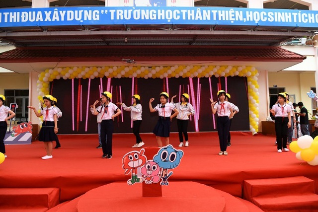 Hơn 600 học sinh tiểu học được tặng mũ bảo hiểm đạt chuẩn và thực hành kỹ năng an toàn giao thông - Ảnh 3.