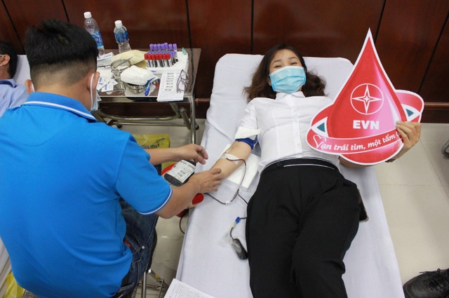 EVNGENCO 3 tổ chức hiến máu hưởng ứng Tuần lễ hồng EVN lần VI - 2020 - Ảnh 3.
