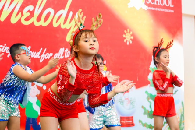 Trải nghiệm Noel đặc biệt của học sinh Royal School - Ảnh 2.