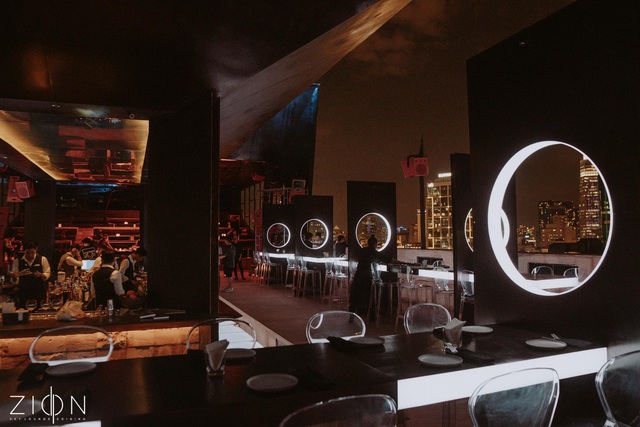Zion Sky Lounge & Dining: Nhà hàng triệu đô view đỉnh của chóp xuất hiện trong MV của Soobin và Binz - Ảnh 1.