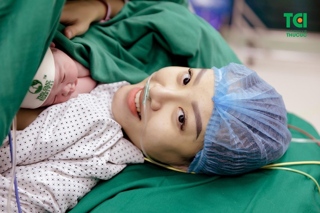 Vợ diễn viên Mạnh Quân (Lửa Ấm) vỡ ối sớm, hạ sinh con 4kg - Ảnh 4.