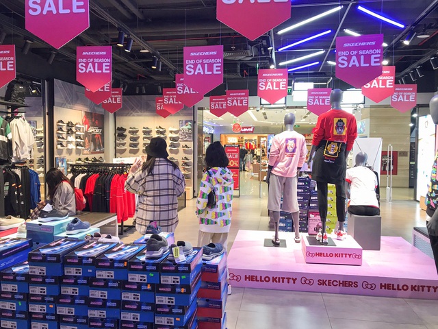 Skechers sale mạnh dịp cuối năm, loạt mẫu hot hit đều có giá tốt, cầm 1 triệu là dư sức shopping hàng hiệu - Ảnh 2.