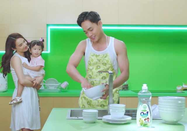 “Hot mom” Nhã Phương đã tìm được vũ khí bí mật “giải cứu” khỏi việc nhà - Ảnh 3.