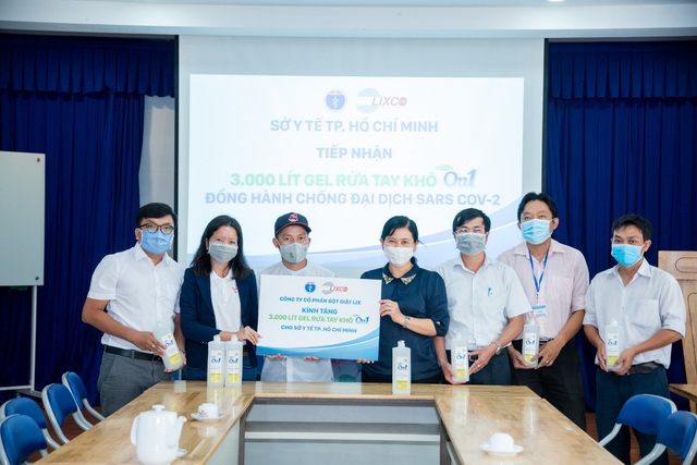 Tiếp tục chung tay cùng cộng đồng chống dịch Covid – 19, Lixco trao tặng 3000l gel rửa tay khô On1 cho Sở Y tế TP.HCM - Ảnh 1.