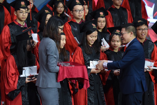Học sinh được nhận 2 bằng Tú tài với chương trình quốc tế toàn phần Cambridge tại VAS - Ảnh 2.