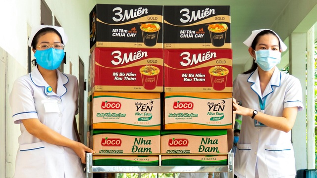 Uniben trao tặng 150.000 bữa ăn dinh dưỡng từ Mì 3 Miền và Nước trái cây Joco tới đội ngũ Y Bác sĩ các bệnh viện tuyến đầu - Ảnh 4.