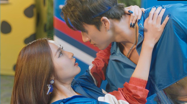 Bích Phương chào hè cùng màn khoe dáng nóng bỏng trong MV mới toanh - Ảnh 2.