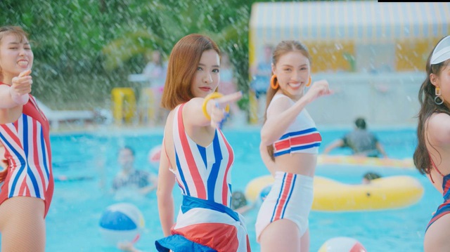 Bích Phương chào hè cùng màn khoe dáng nóng bỏng trong MV mới toanh - Ảnh 5.