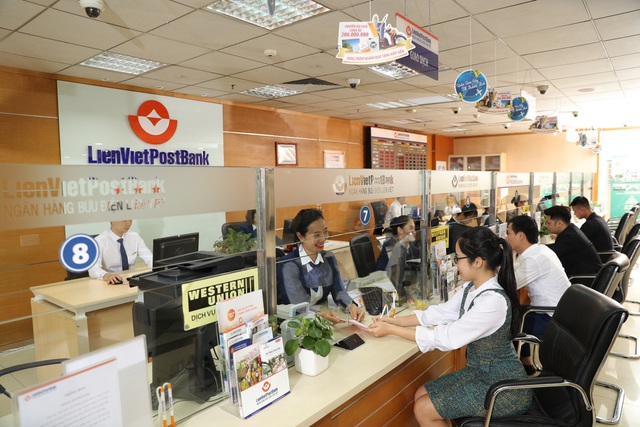 LienVietPostBank (LPB) sẽ niêm yết trên sàn HOSE, chia cổ tức bằng cổ phiếu và phát hành riêng lẻ cho nhà đầu tư nước ngoài - Ảnh 1.