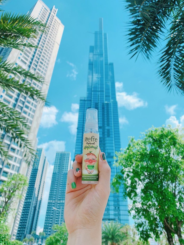 Cộng đồng mạng ráo riết săn lùng sản phẩm xịt khử mùi của Quỳnh Aka - Ảnh 2.