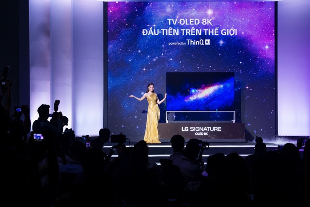 Binz, Touliver và Ninh Dương Lan Ngọc mở màn sự kiện ra mắt TV OLED 8K đầu tiên trên thế giới - Ảnh 1.