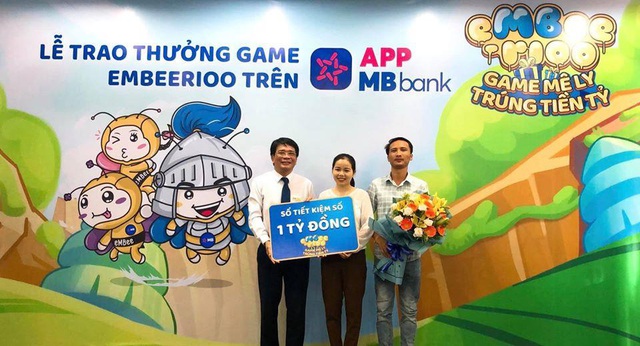 Trao giải 1 tỷ đồng cho khách hàng chơi game eMBeerioo trên App MBBank - Ảnh 1.