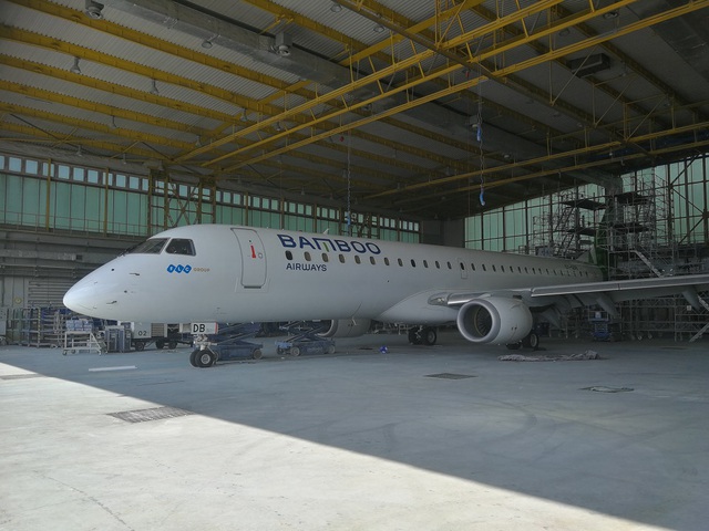 Rò rỉ hình ảnh máy bay phản lực thế hệ mới Embraer E195 được cho là sắp bay Côn Đảo - Ảnh 2.