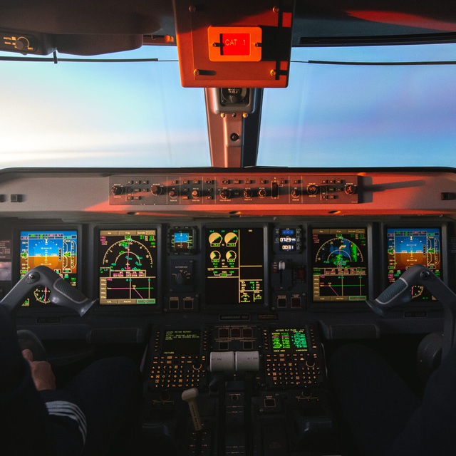 Rò rỉ hình ảnh máy bay phản lực thế hệ mới Embraer E195 được cho là sắp bay Côn Đảo - Ảnh 8.
