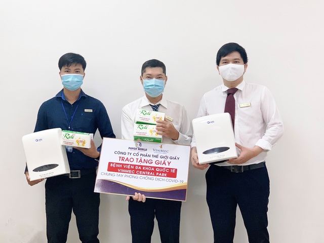 Hơn 3 tỷ đồng sản phẩm giấy trao tặng cho bệnh viện tại TPHCM, Đà Nẵng, Hà Nội phòng chống covid-19 - Ảnh 2.