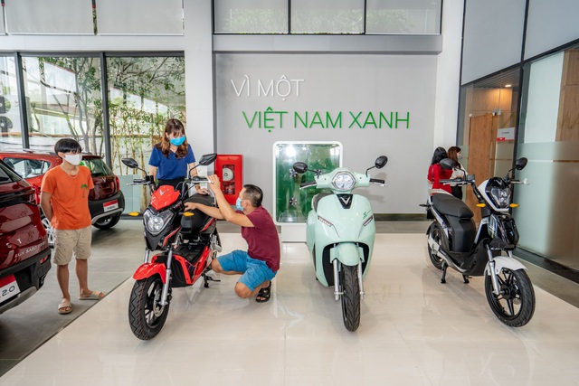 Cận cảnh showroom 3S hoành tráng tại Việt Nam của VinFast - Ảnh 4.