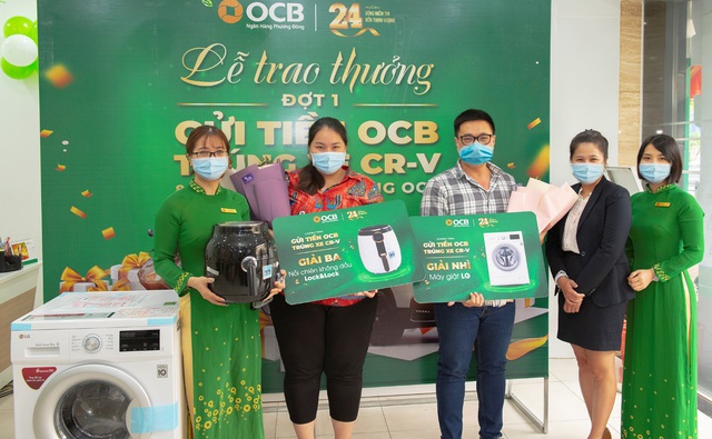 OCB trao giải đợt 1 CTKM “gửi tiền OCB – trúng ô tô CR-V” - Ảnh 1.