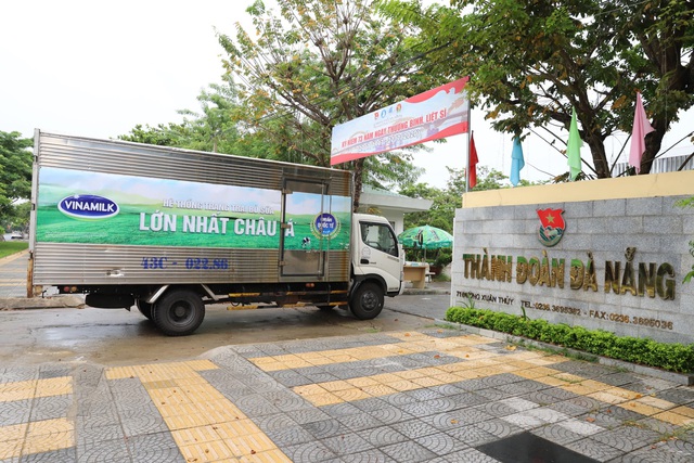 1 tỷ đồng sản phẩm sữa được Vinamilk gửi đến người dân miền trung đang cách ly vì covid-19 - Ảnh 1.